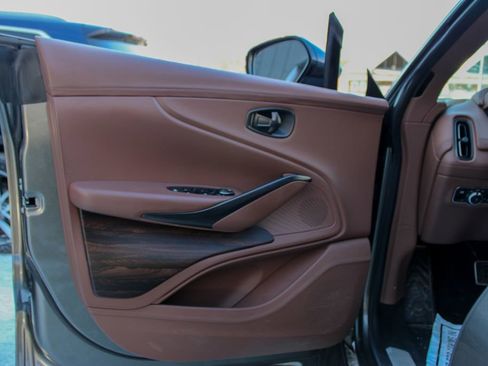 Used 2022 Aston Martin DBX image 7