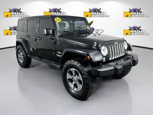 Used 2016 Jeep Wrangler Unlimited Sahara w/ Connectivity Group AWD/4WD image 3