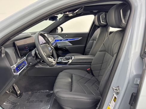 Used 2023 BMW i7 xDrive60 w/ Executive Package 2 AWD/4WD image 18