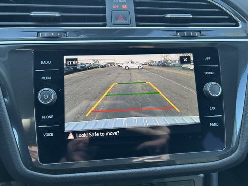 Certified 2024 Volkswagen Tiguan SE image 14