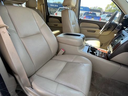 Used 2011 Chevrolet Suburban LTZ image 27
