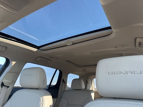 Used 2023 GMC Acadia Denali w/ Denali Ultimate Package AWD/4WD image 6