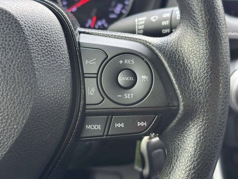 Used 2021 Toyota RAV4 LE AWD/4WD image 28