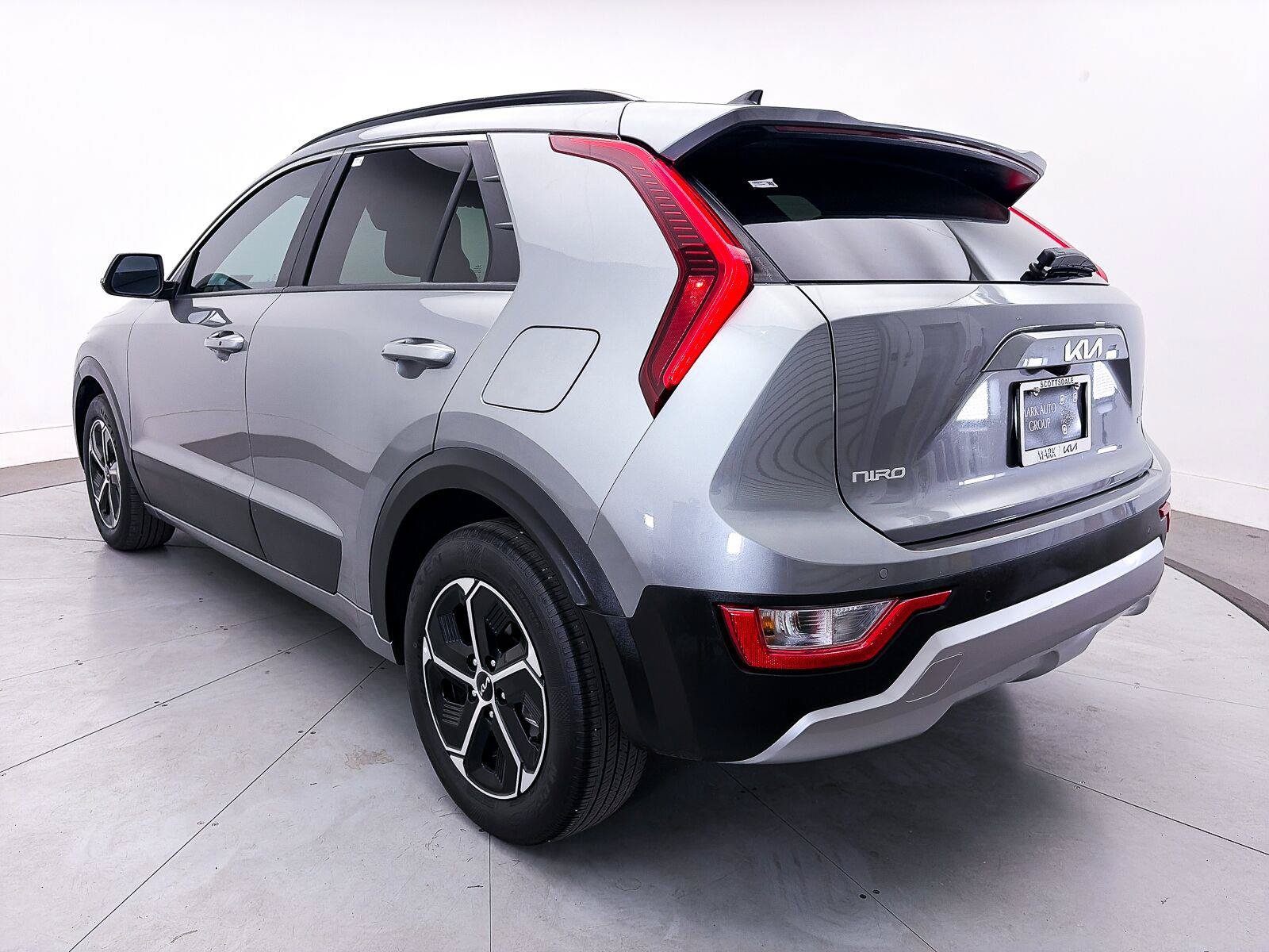 Used 2025 Kia Niro EX FWD image 13