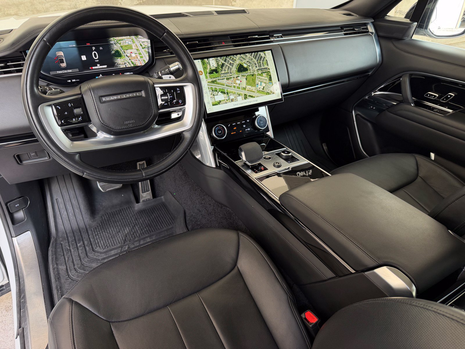 Used 2022 Land Rover Range Rover SE AWD/4WD image 2