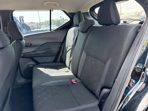 Used 2019 Nissan Kicks S FWD image 11
