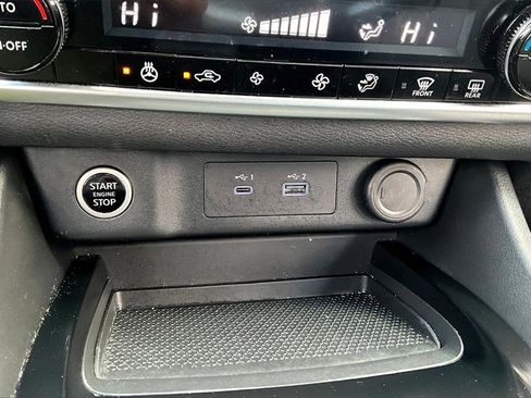 Used 2023 Nissan Rogue SV image 16