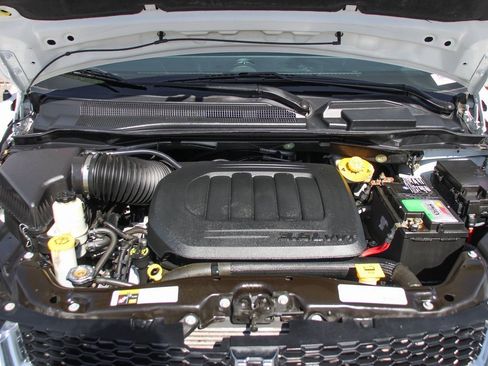 Used 2020 Dodge Grand Caravan SXT image 13