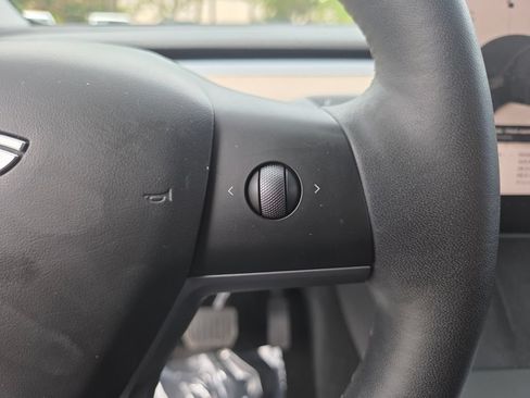 Used 2023 Tesla Model Y Long Range AWD/4WD image 35