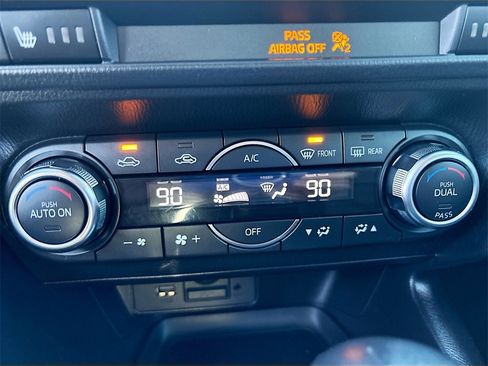 Used 2018 MAZDA MAZDA3 Grand Touring image 16