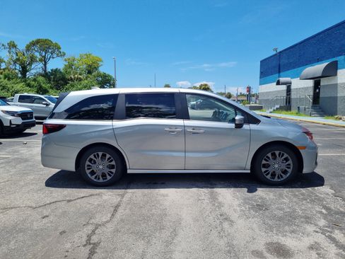New 2026 Honda Odyssey Touring image 8