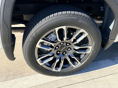 Used 2024 GMC Sierra 1500 Denali Ultimate image 12