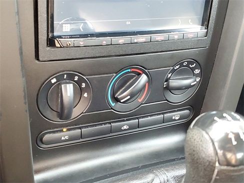 Used 2005 Ford Mustang Deluxe image 18