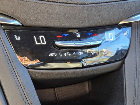 Used 2025 Cadillac XT6 Luxury image 21