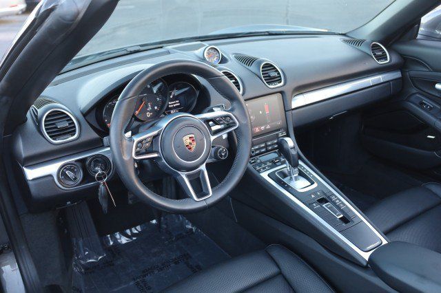 Used 2017 Porsche 718 Boxster RWD image 25