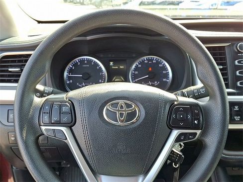 Used 2019 Toyota Highlander AWD V6 image 21