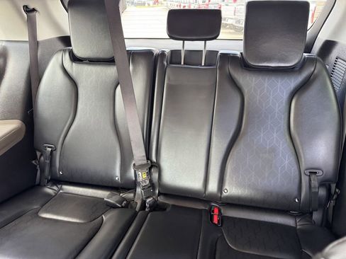 Used 2025 Kia Carnival FWD image 13