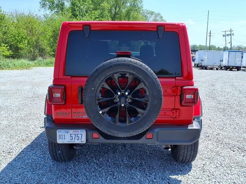 Used 2025 Jeep Wrangler Unlimited Sahara AWD/4WD image 11