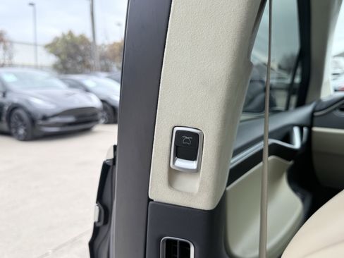 Used 2017 Tesla Model X 75D image 51