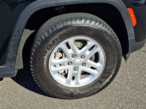 Used 2023 Jeep Grand Cherokee Laredo w/ Luxury Tech Group I AWD/4WD image 8