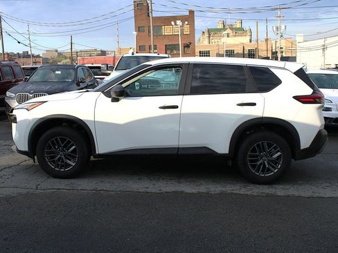 Used 2023 Nissan Rogue S image 3