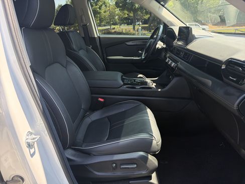 Certified 2025 Honda Pilot Elite image 31
