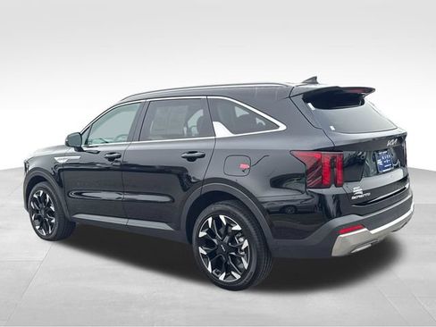 Certified 2026 Kia Sorento EX AWD/4WD image 3