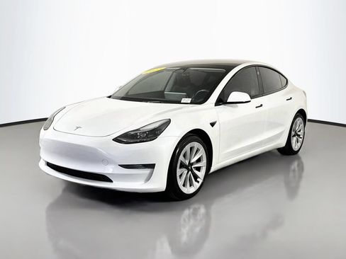 Used 2023 Tesla Model 3 Standard Range RWD image 3