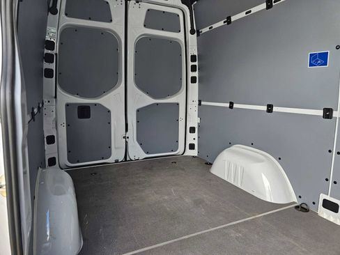Used 2025 Mercedes-Benz Sprinter 2500 image 13