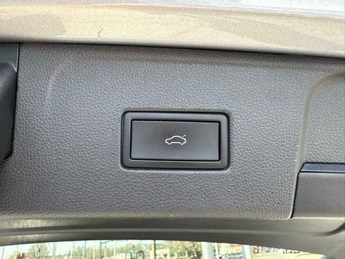 Used 2021 Volkswagen Atlas SE image 21