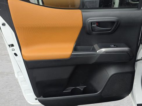 Used 2019 Toyota Tacoma SR5 image 12