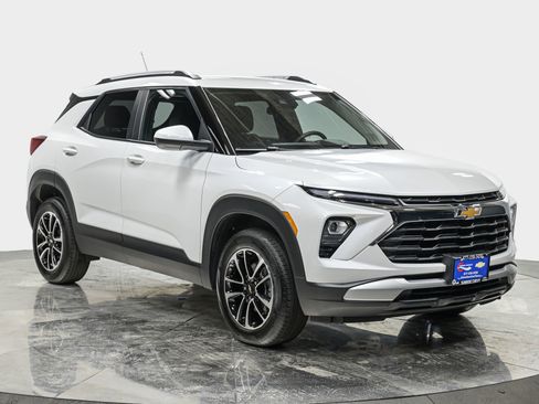 Used 2024 Chevrolet TrailBlazer LT w/ LT Cold Weather Package image 9