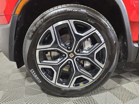 Used 2025 Rivian R1S Adventure image 9