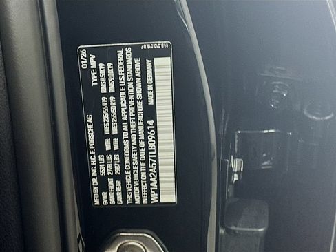 Certified 2026 Porsche Macan AWD/4WD image 35