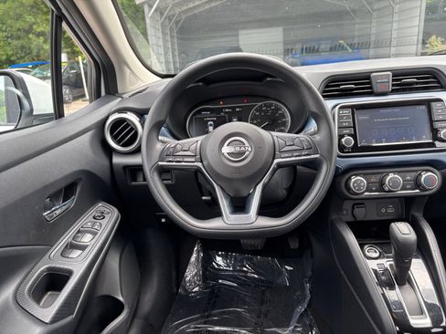 Used 2025 Nissan Versa SV FWD image 31