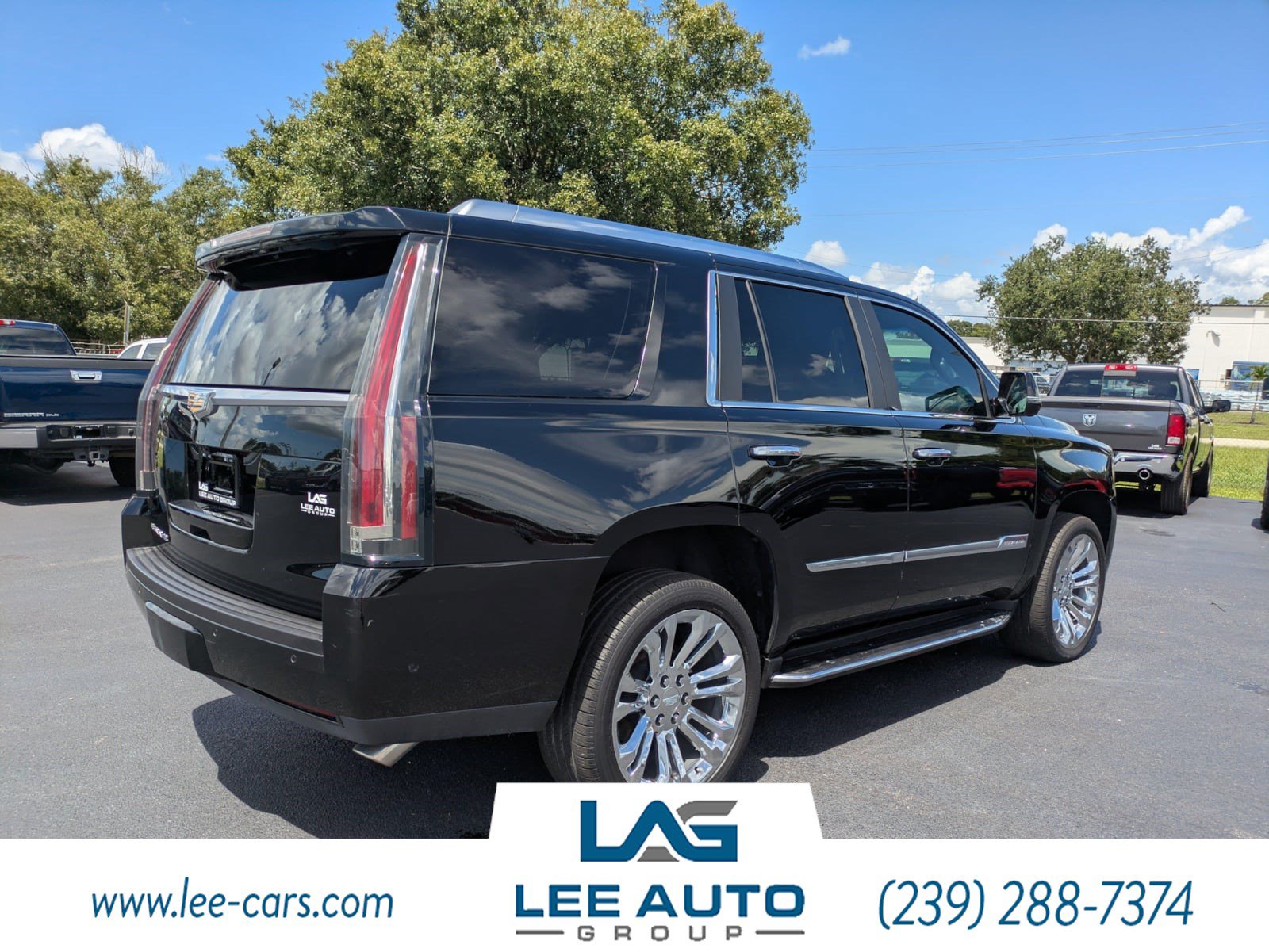 Used 2017 Cadillac Escalade Luxury w/ LPO, Radiant Package RWD image 3