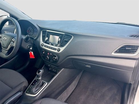 Used 2022 Hyundai Accent SE image 30