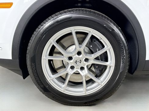 Certified 2026 Porsche Cayenne E-Hybrid image 24