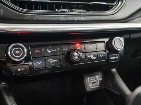 Used 2023 Jeep Compass Limited image 23