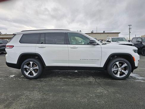 New 2025 Jeep Grand Cherokee L Limited image 9