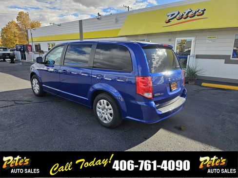 Used 2018 Dodge Grand Caravan SE w/ UConnect Hands-Free Group image 2