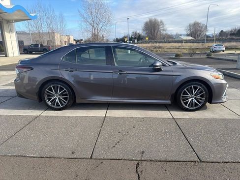 Used 2023 Toyota Camry XLE image 3