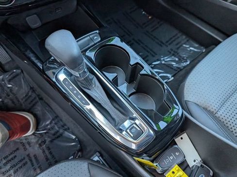 Used 2025 Chevrolet Trax LT w/ LT Convenience Package image 16