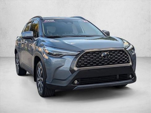 Used 2023 Toyota Corolla Cross XLE image 3