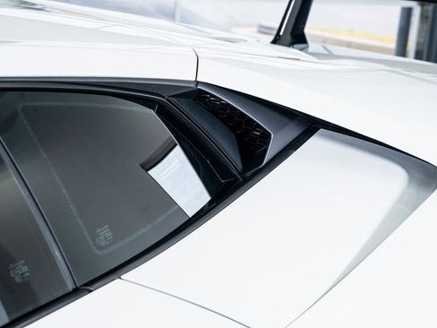 Used 2018 Lamborghini Huracan Performante image 24