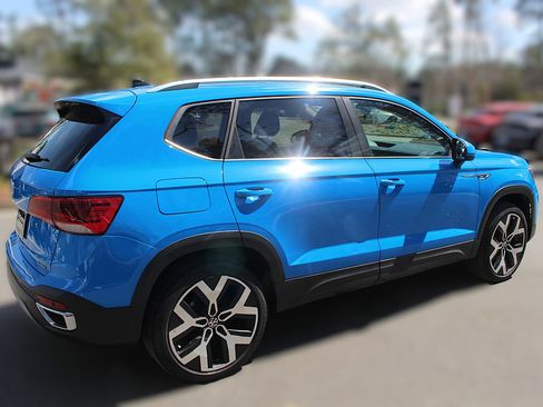 Used 2022 Volkswagen Taos SEL image 11