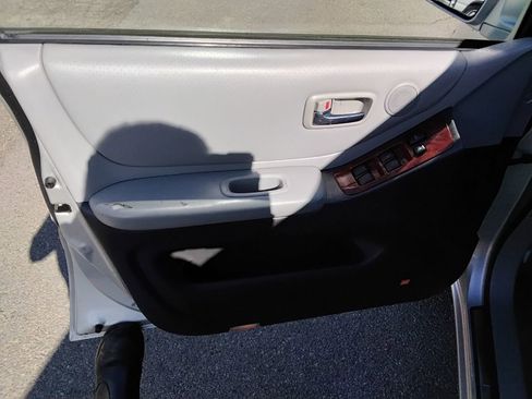 Used 2004 Toyota Highlander Limited image 8