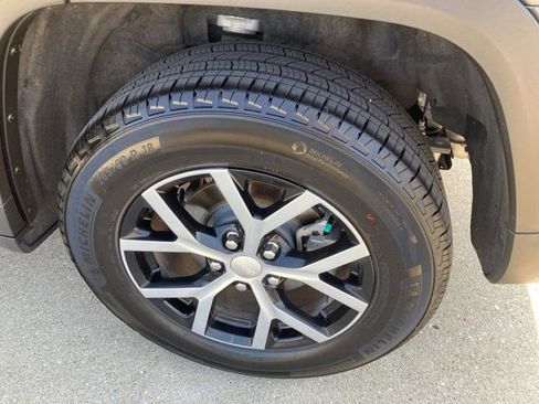 Certified 2025 Jeep Grand Cherokee Limited w/ Trailer Tow Package image 25