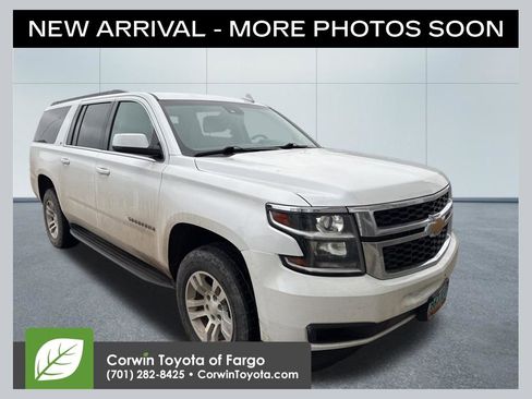 Used 2017 Chevrolet Suburban LT image 1