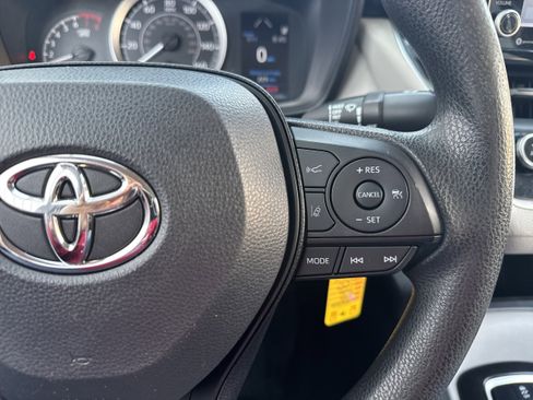 Used 2022 Toyota Corolla LE image 17